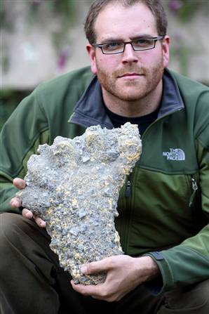 Josh Gates Finds Yeti Prints Near Everest